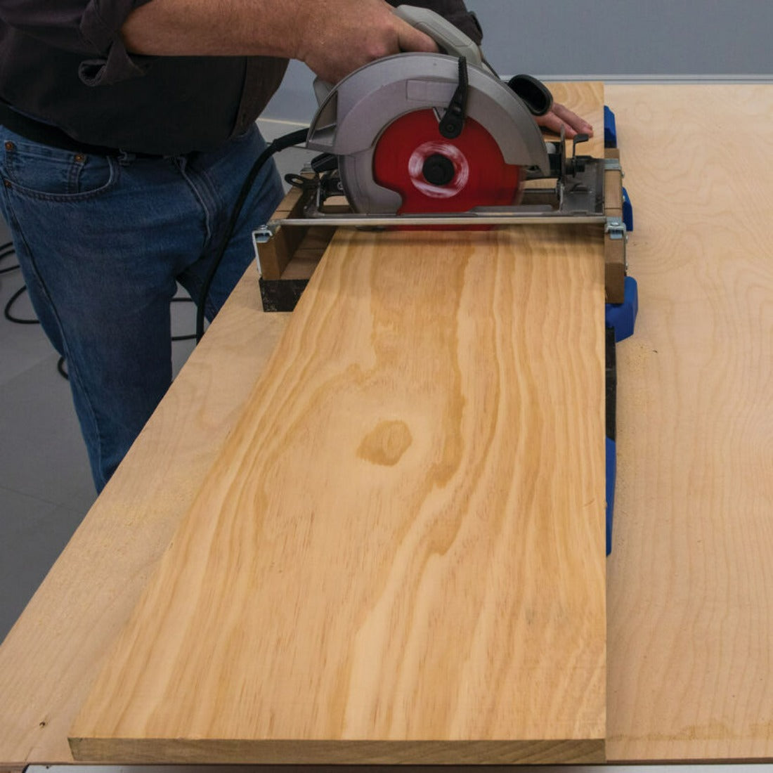 picture showing a plank of the maximum width for the cross cut and the circular saw cutting through the plank