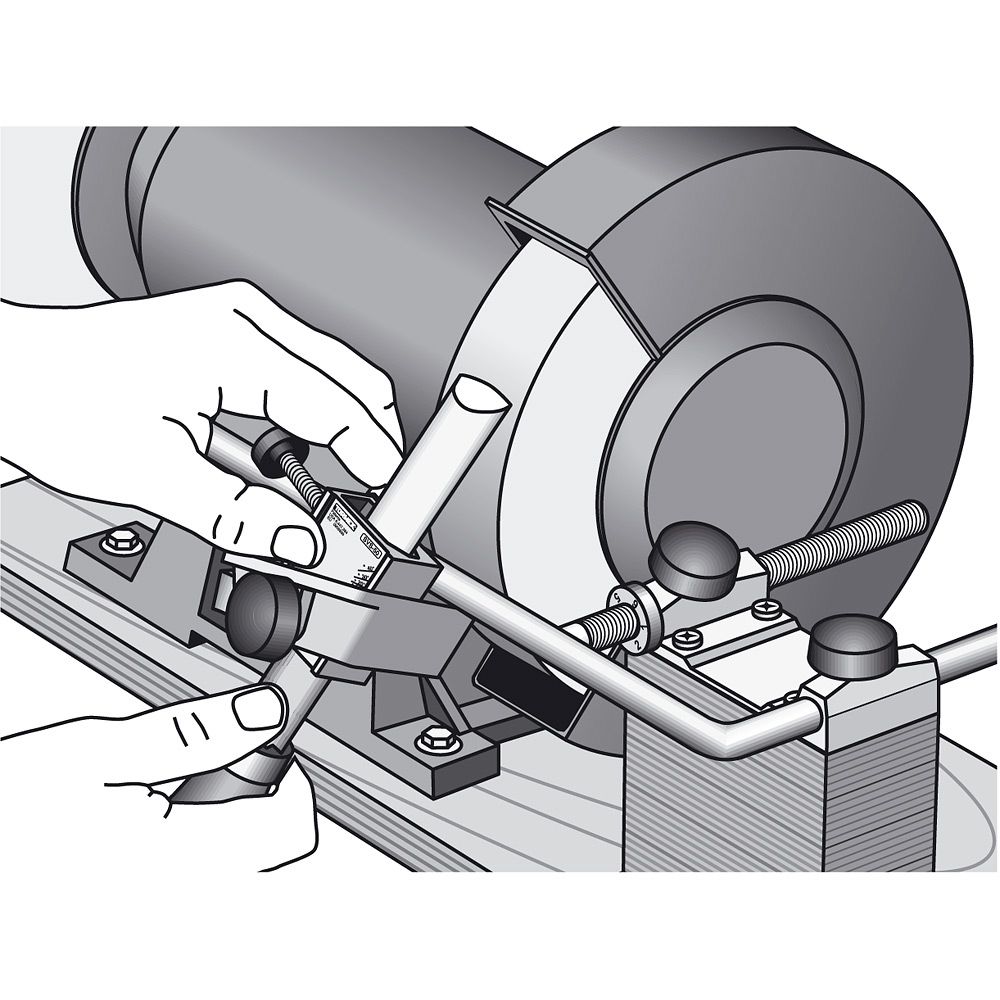 illustration of the Tormek BGM-100 set of sharpening a turning gouge
